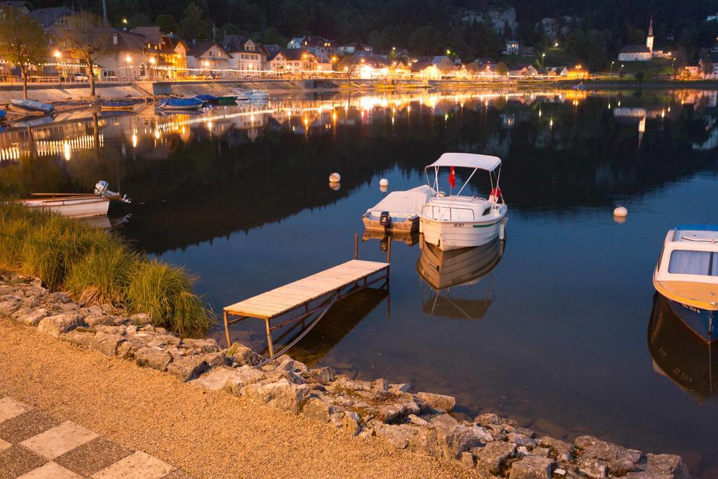 Hotel De La Truite & Spa Le Petit Nautilus Le Pont Екстер'єр фото